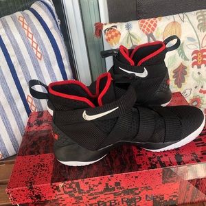 Nike Lebron Soldier XI - Male 11